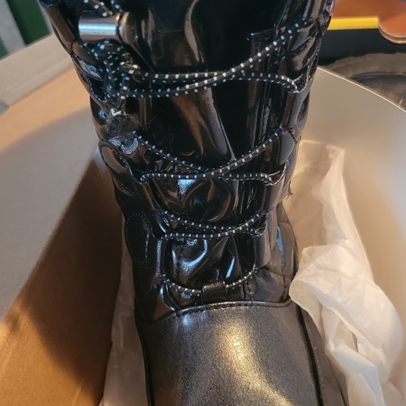 Khombu Other - Khombu darcie gp black Boots Big Girl NEW